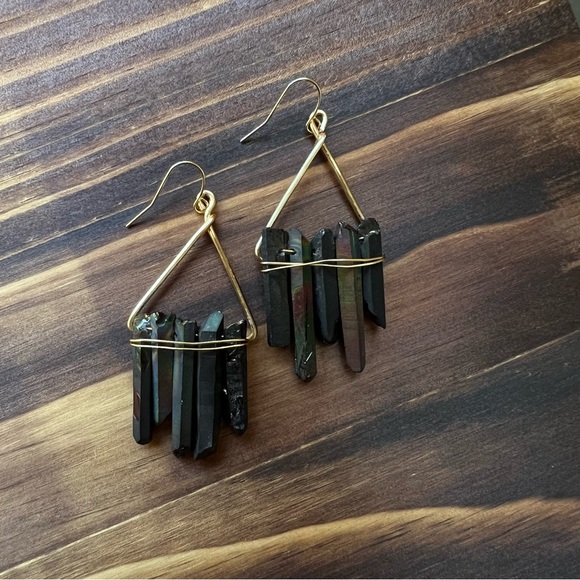 Black and gold crystal earrings. - Picture 1 of 2